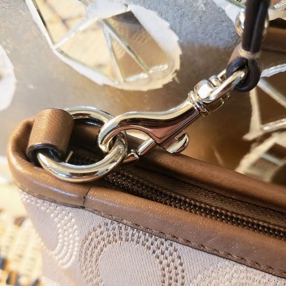 Coach Handbag ⭐Authentic⭐ - Picture 6 of 9